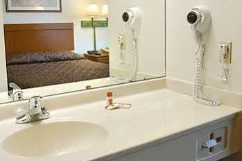 Wamego Inn And Suites Dış mekan fotoğraf